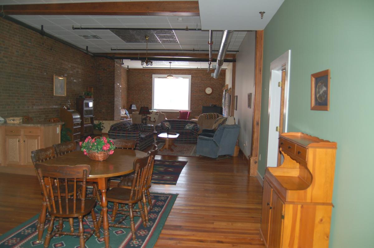 1 Court Square, West Plains, Missouri 65775, 2 Bedrooms Bedrooms, ,2 BathroomsBathrooms,Apartment,Currently Occupied,Court Square,2,1000
